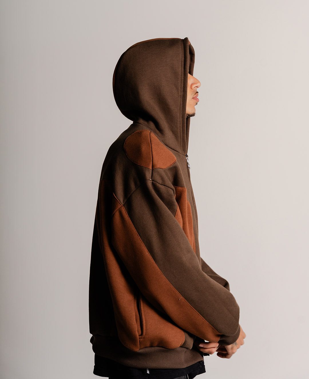 MOLETOM ONTHECURVE ZIP BROWN