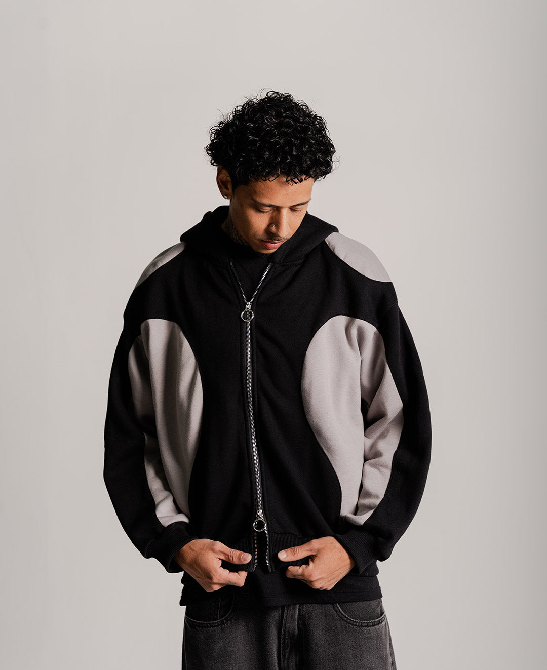 MOLETOM ONTHECURVE ZIP BLACK GREY