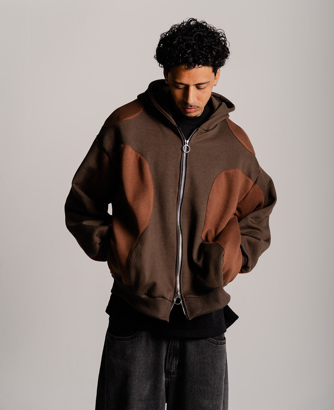 MOLETOM ONTHECURVE ZIP BROWN