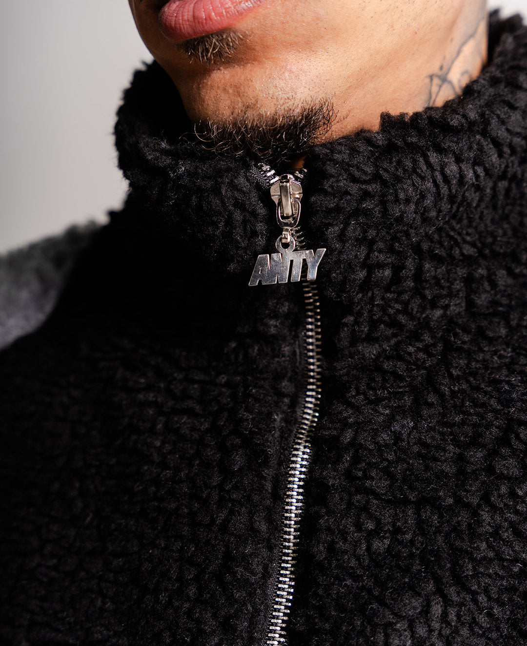 JAQUETA ANTY ONTHECURVE BLACK